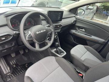 Car image 9