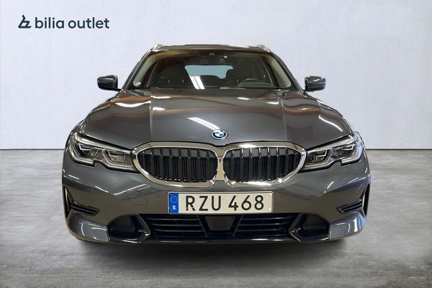 BMW 330e Touring M Sport xDrive 216 kW image number 3