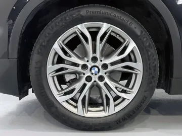 Car image 32