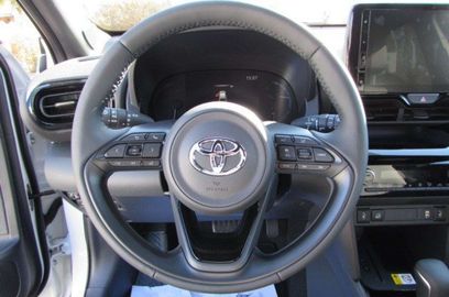 Car image 11