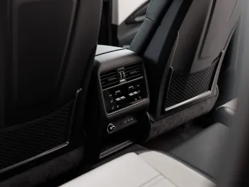 Car image 49