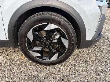 Car image 33
