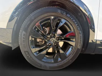 Car image 18