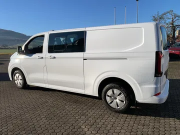 Car image 30