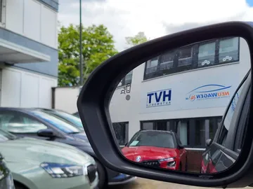 Car image 31