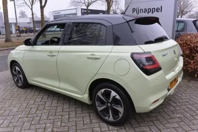 Car image 4