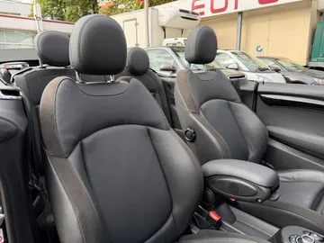 Car image 32