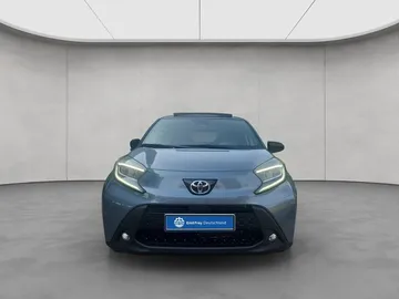 Car image 3