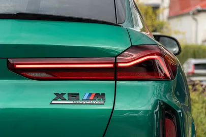 Car image 32