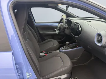 Car image 16