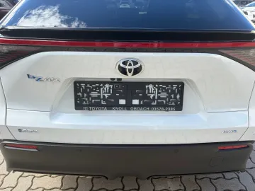 Car image 24
