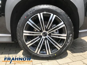 Car image 30