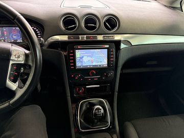 Car image 30