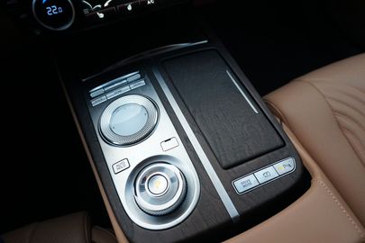 Car image 30