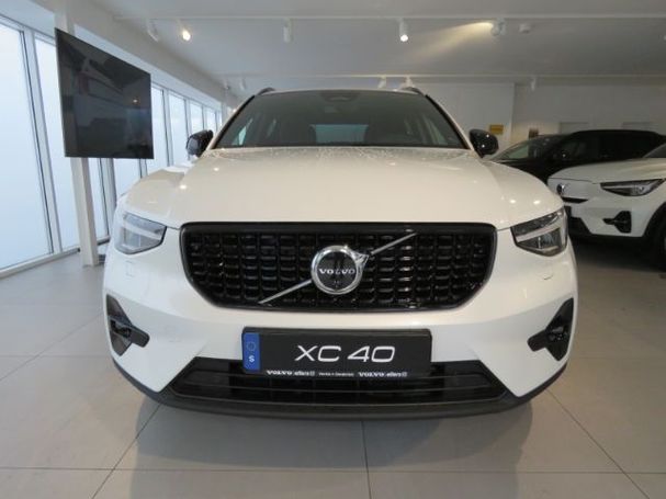 Volvo XC40 B4 Plus Dark 145 kW image number 3