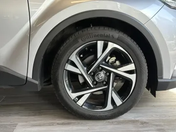 Car image 21
