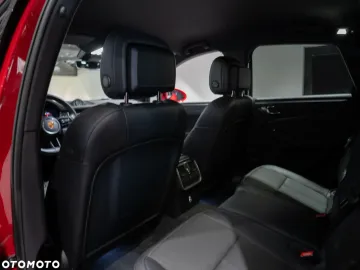 Car image 32