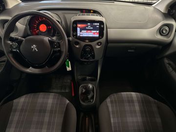 Car image 15