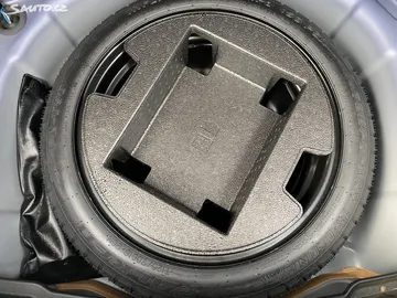 Car image 29