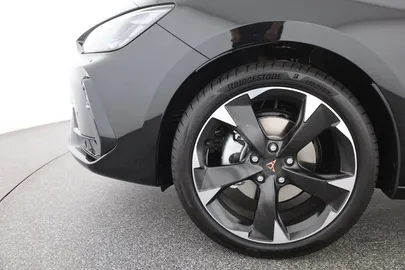 Car image 34