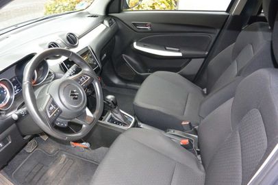 Car image 14