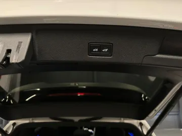 Car image 34