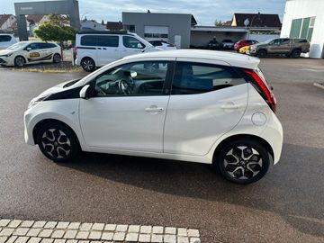 Car image 17
