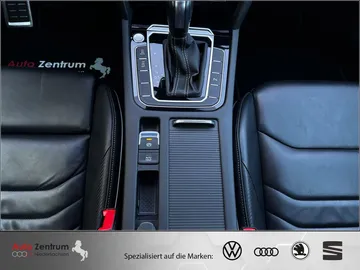Car image 32