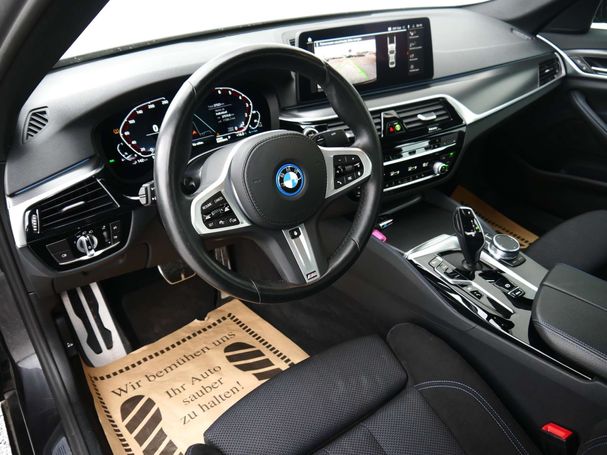 BMW 545 e xDrive 290 kW image number 16