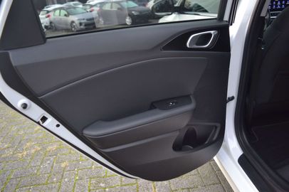 Car image 30