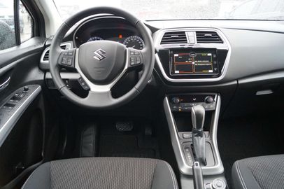 Car image 8