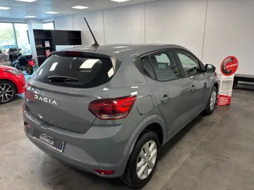 Car image 30