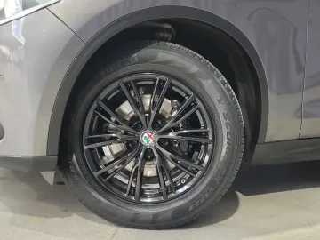 Car image 40