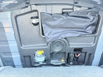 Car image 33