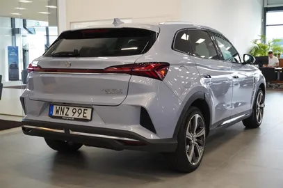 Car image 18