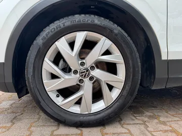 Car image 40