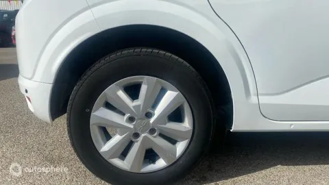 Car image 20
