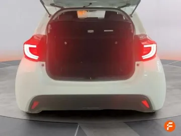 Car image 25