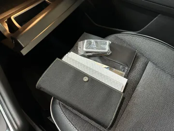 Car image 38