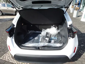 Car image 16