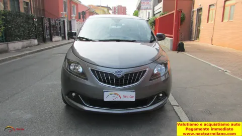 Car image 3