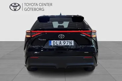Car image 3