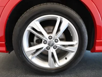 Car image 30