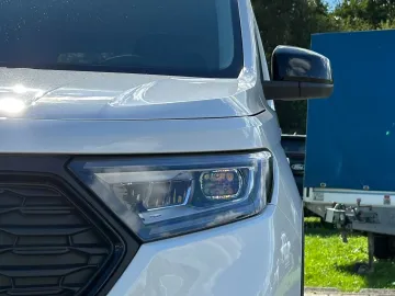 Car image 30