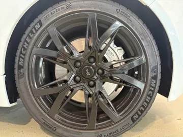 Car image 26