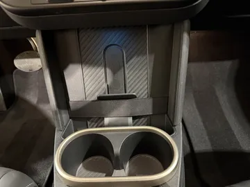 Car image 27