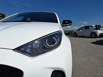 Car image 32