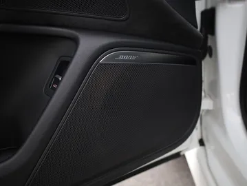 Car image 35