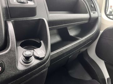 Car image 33