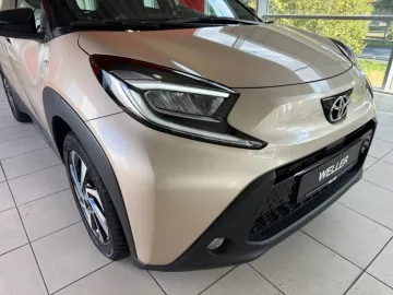 Car image 32